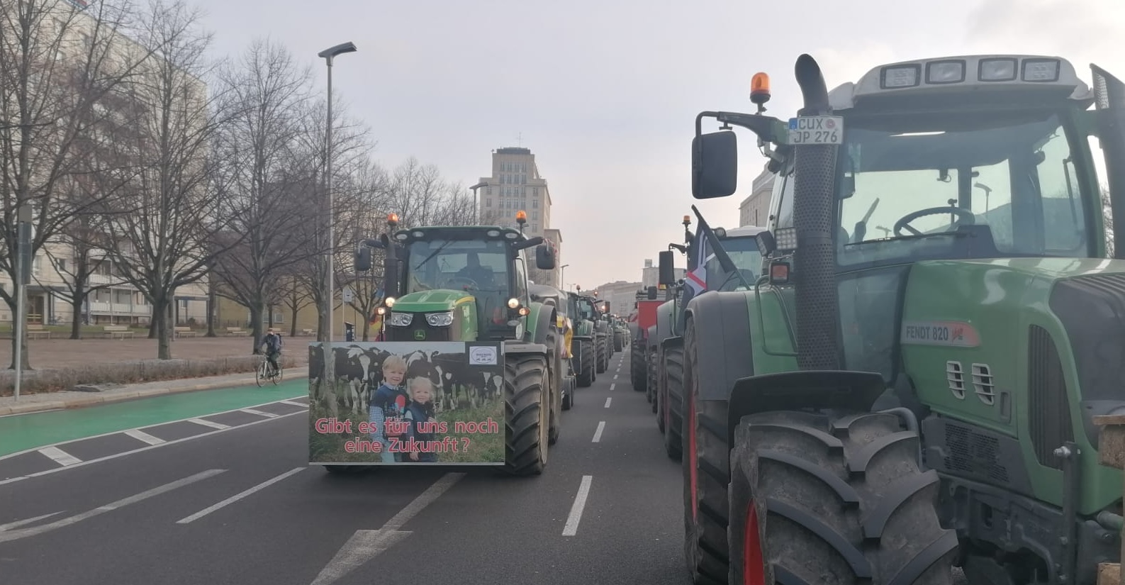 Ran an die ökonomischen Machtfragen: Die protestierenden Bauern lassen sich nicht mit hohlen Phrasen abspeisen!
