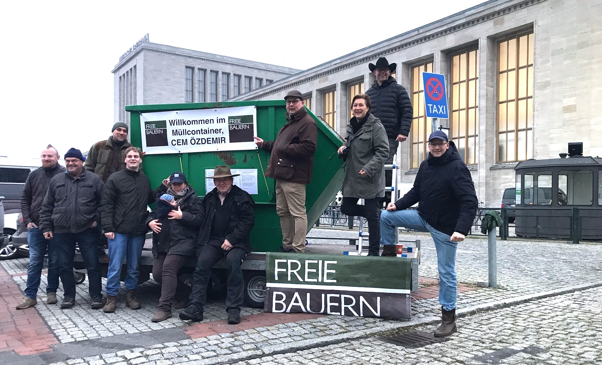Mal über den grünen Containerrand schauen - FREIE BAUERN auf der Messe in Berlin