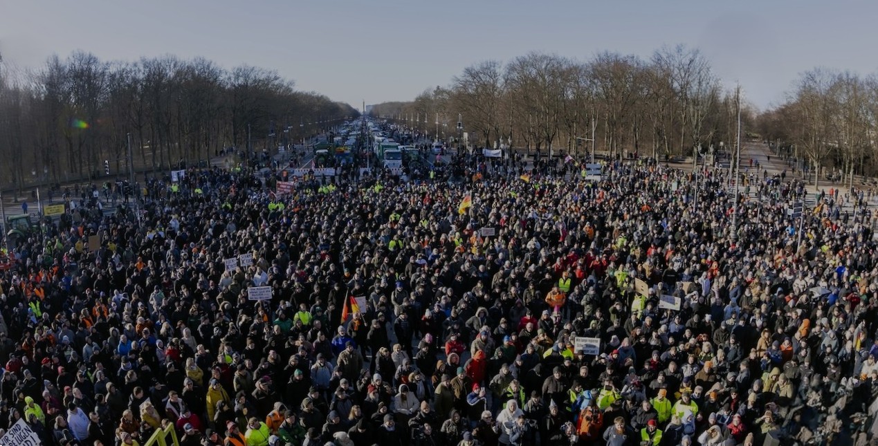 Kundgebung der FREIEN BAUERN am 8. Januar vor dem Brandenburger Tor (Foto: Stiebitz)