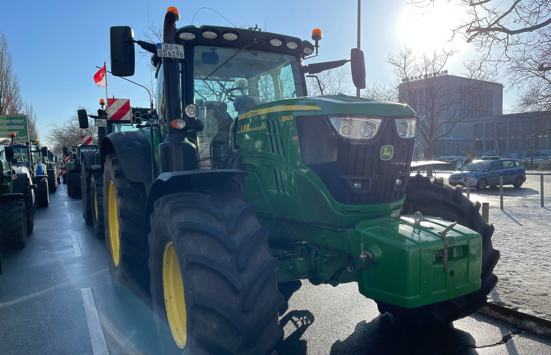 Vom Brandenburger Tor zum Messegelände: FREIE BAUERN lassen nicht locker